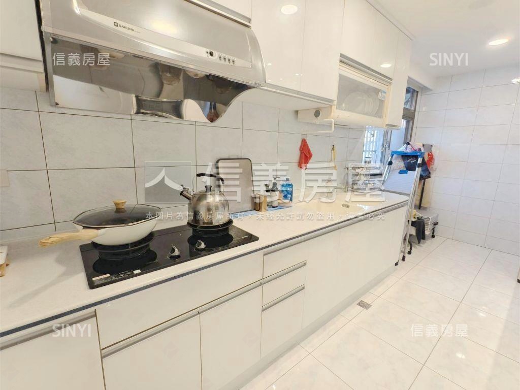 光正街三面採光裝潢好房屋室內格局與周邊環境