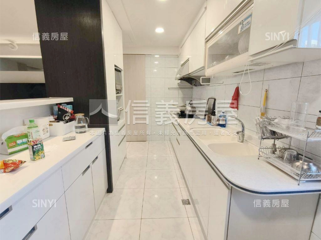 光正街三面採光裝潢好房屋室內格局與周邊環境