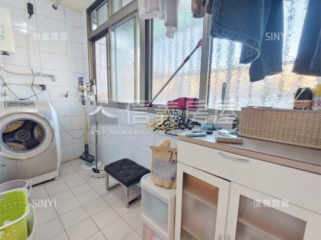 光正街三面採光裝潢好房屋室內格局與周邊環境