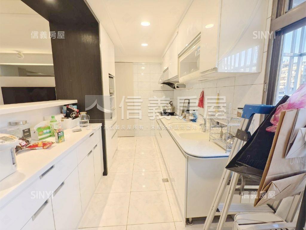 光正街三面採光裝潢好房屋室內格局與周邊環境