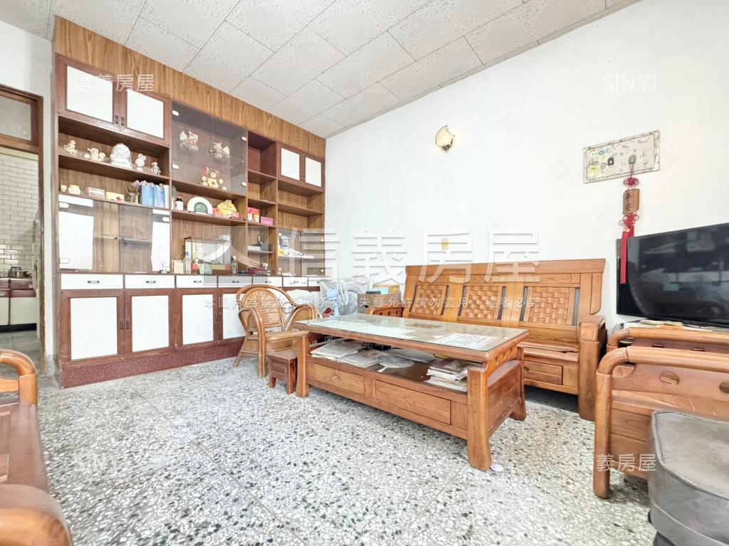 近農工地約４０坪臨路透天房屋室內格局與周邊環境