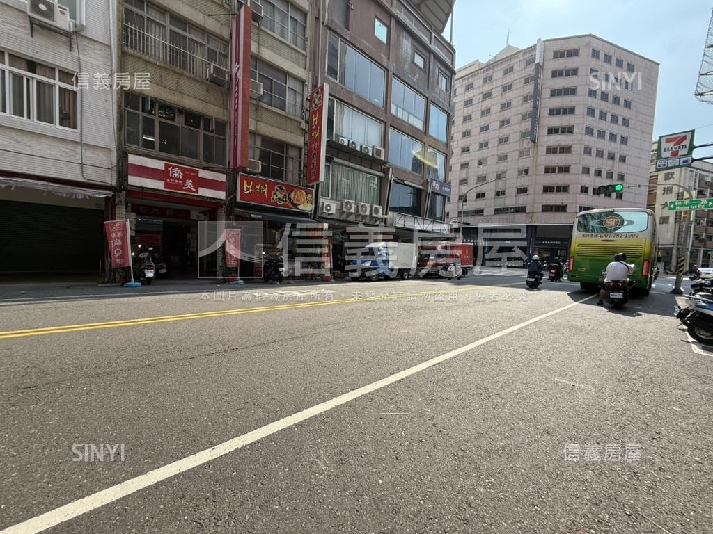 近文化中心正路吃市店面房屋室內格局與周邊環境