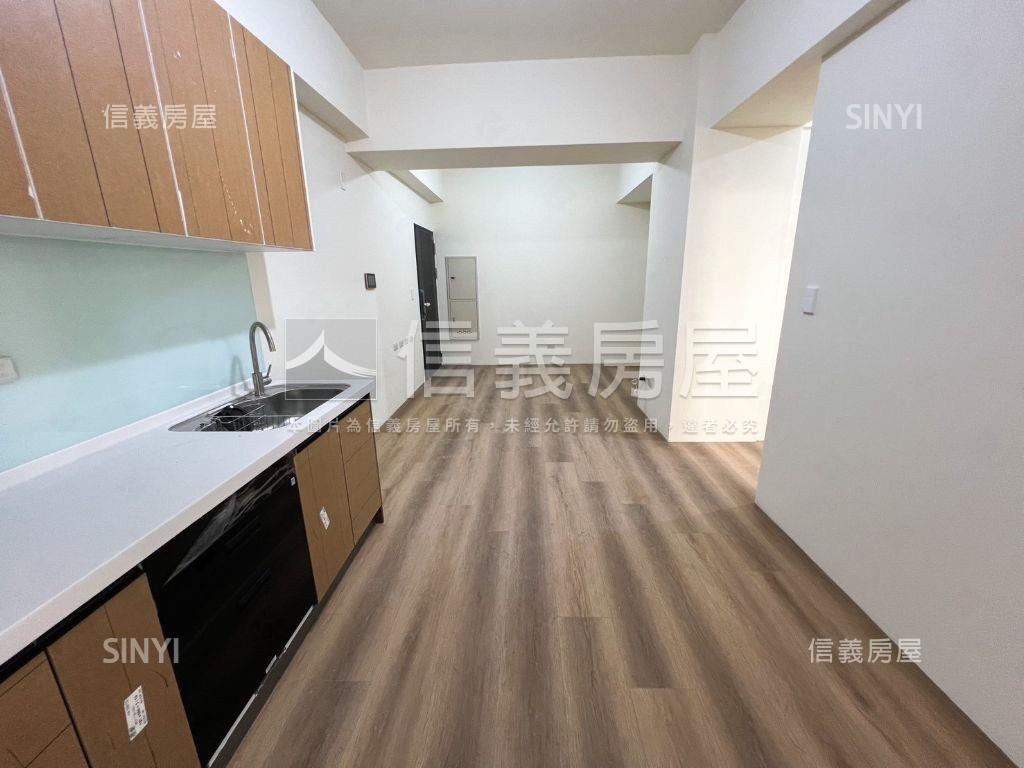 新市全新完工三房車位房屋室內格局與周邊環境
