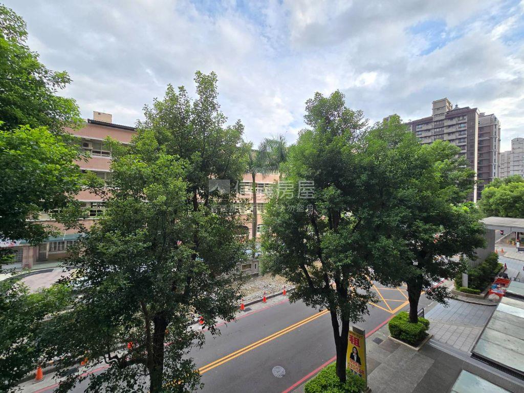 竹城喜多四房露臺戶雙車位房屋室內格局與周邊環境