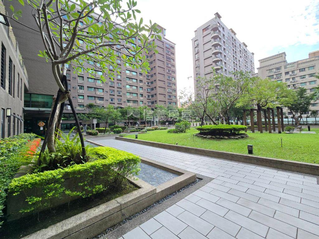 竹城喜多四房露臺戶雙車位房屋室內格局與周邊環境