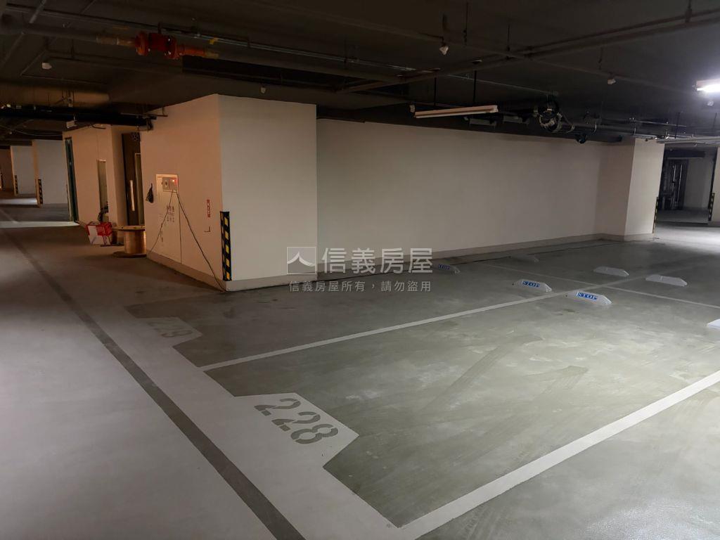 青埔．亞昕喜來登附車位房屋室內格局與周邊環境