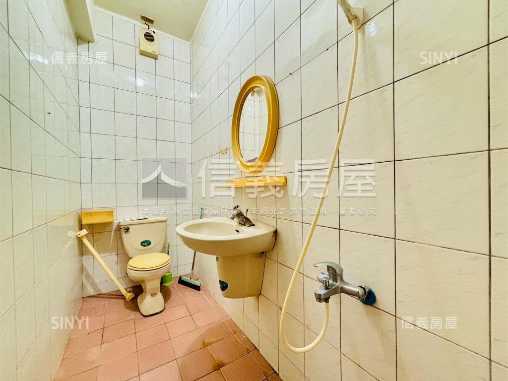 高大特區臨路透天店面房屋室內格局與周邊環境