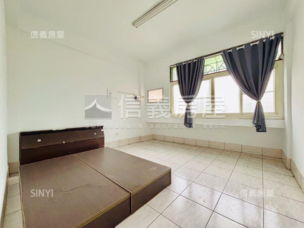 高大特區臨路透天店面房屋室內格局與周邊環境