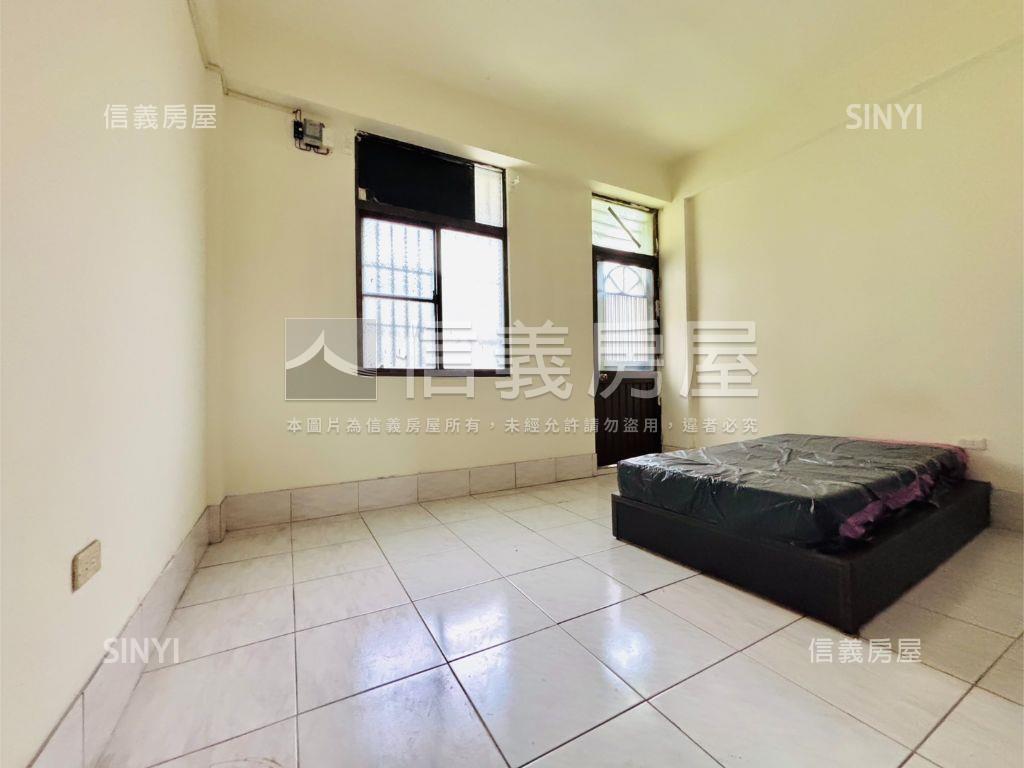 高大特區臨路透天店面房屋室內格局與周邊環境