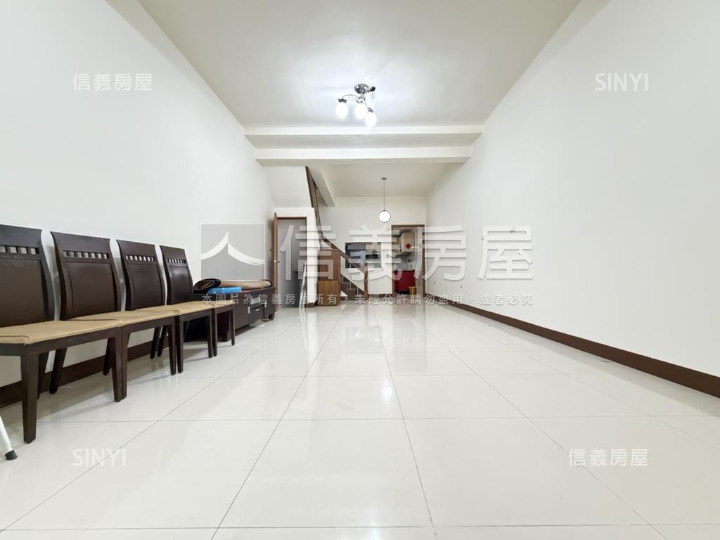 五福四維正街騎樓邊間房屋室內格局與周邊環境