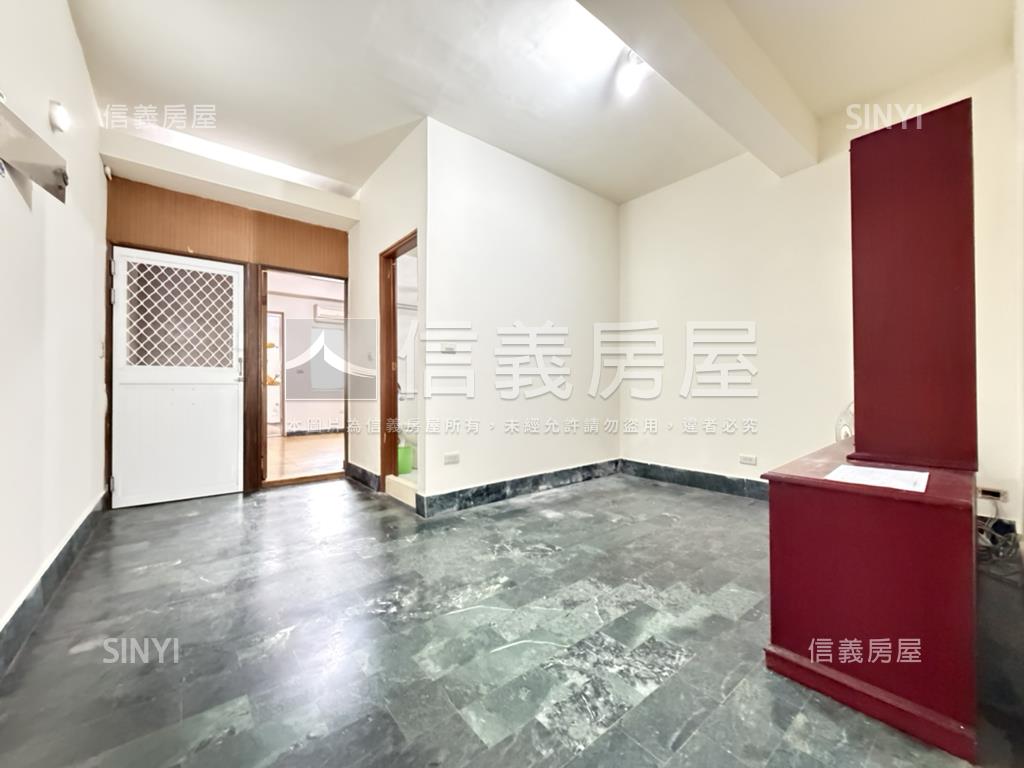 五福四維正街騎樓邊間房屋室內格局與周邊環境