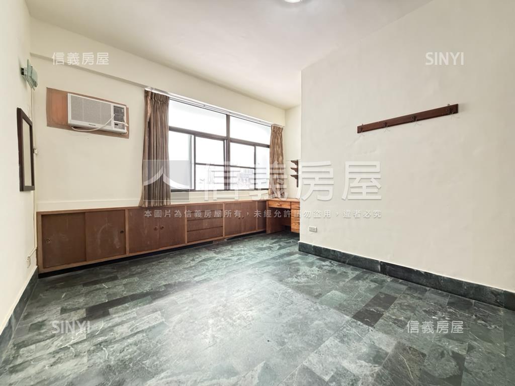 五福四維正街騎樓邊間房屋室內格局與周邊環境