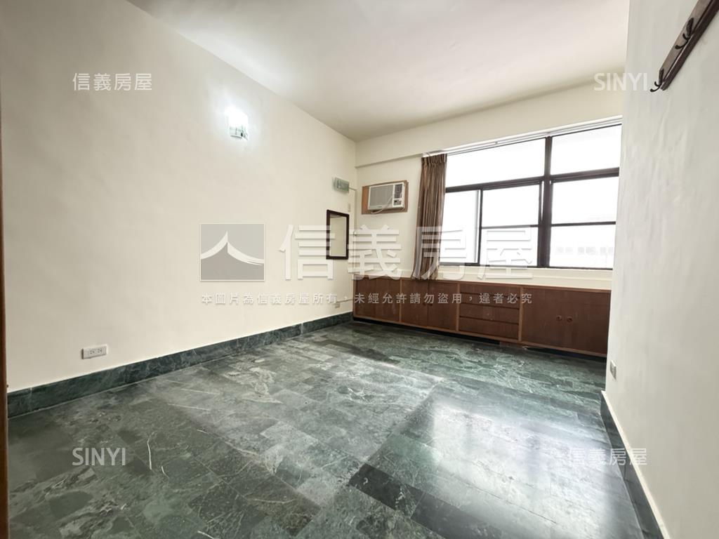 五福四維正街騎樓邊間房屋室內格局與周邊環境