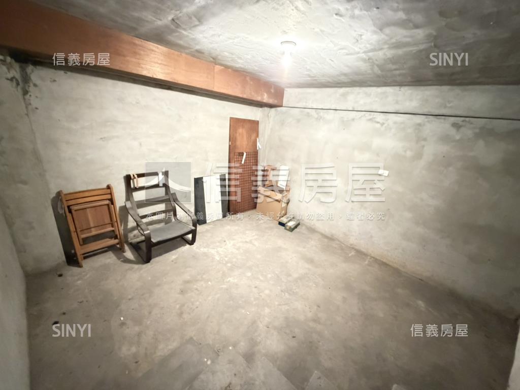 五福四維正街騎樓邊間房屋室內格局與周邊環境