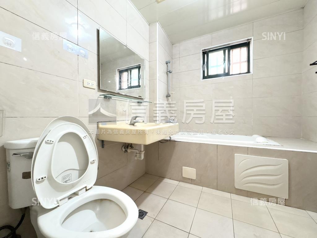 純美墅綠意透天房屋室內格局與周邊環境