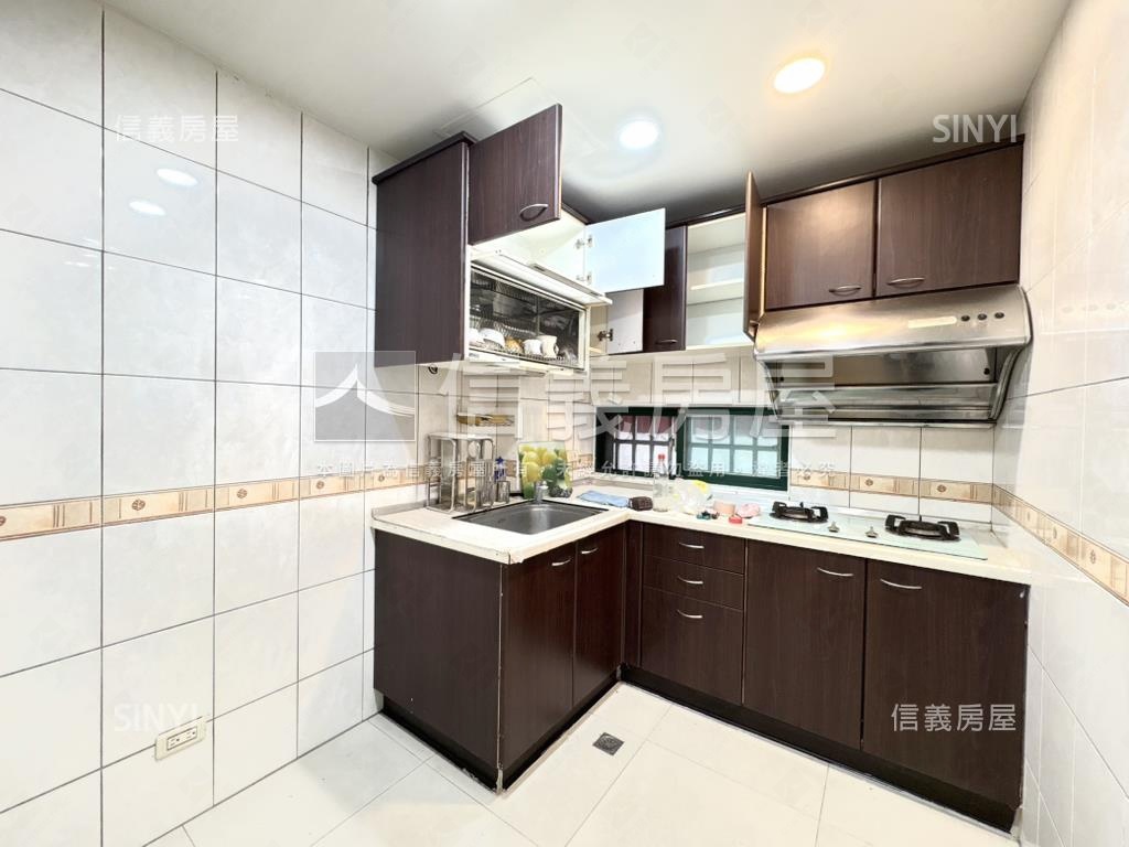 純美墅綠意透天房屋室內格局與周邊環境