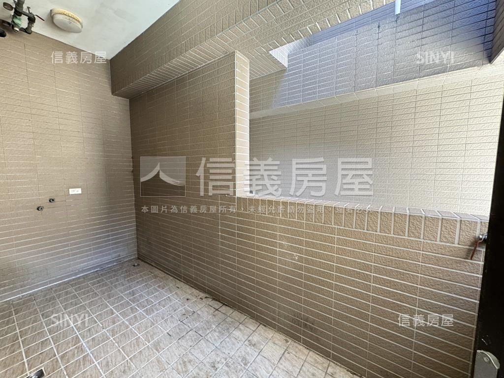 昌傑學學黃金店面附車位房屋室內格局與周邊環境
