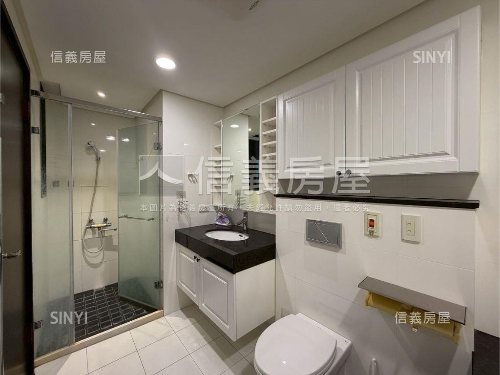 新業大居次頂樓四房雙平車房屋室內格局與周邊環境