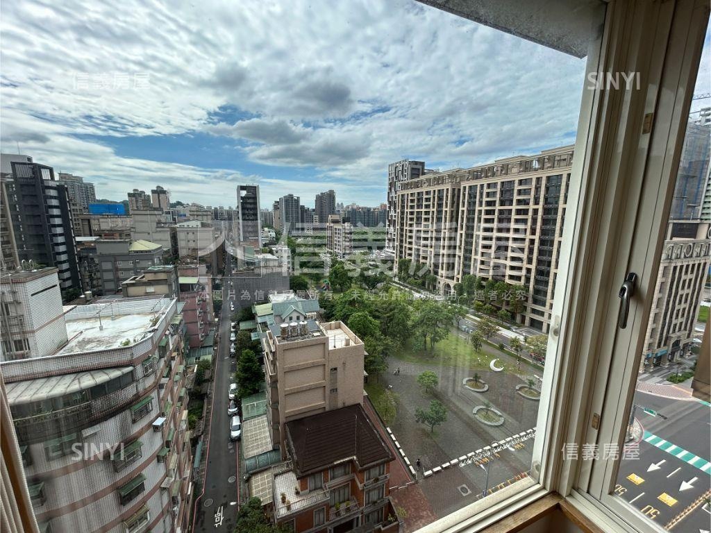 專任公園景觀三房車位房屋室內格局與周邊環境