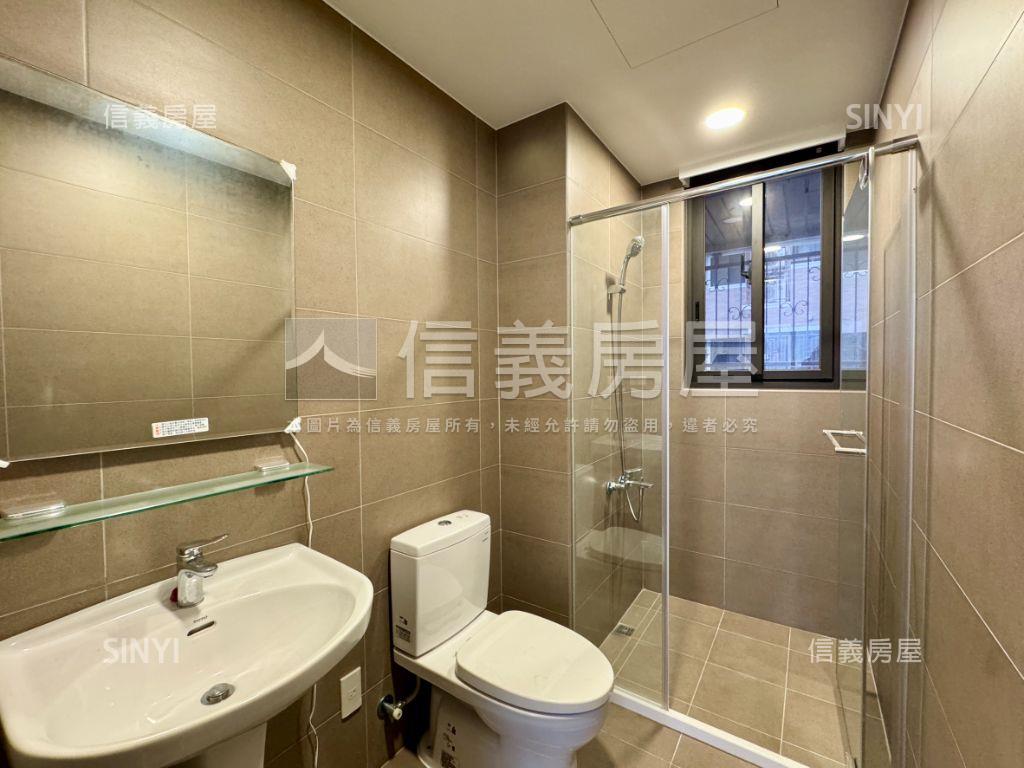 昭揚。公園綠意四房雙車位房屋室內格局與周邊環境