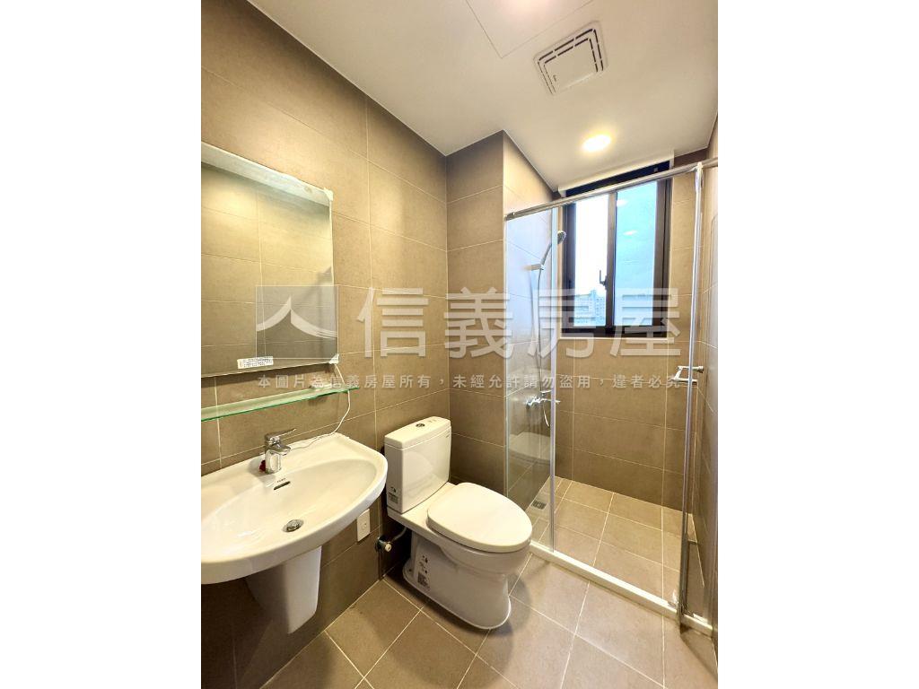 昭揚。公園綠意四房雙車位房屋室內格局與周邊環境