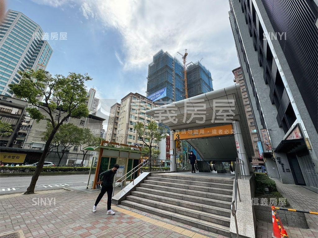 玖年水玥三房房屋室內格局與周邊環境