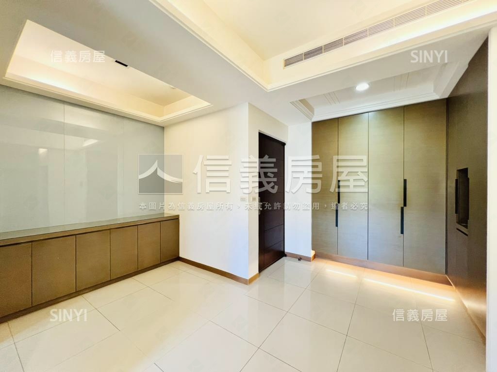 史丹佛面樹海三房車位房屋室內格局與周邊環境