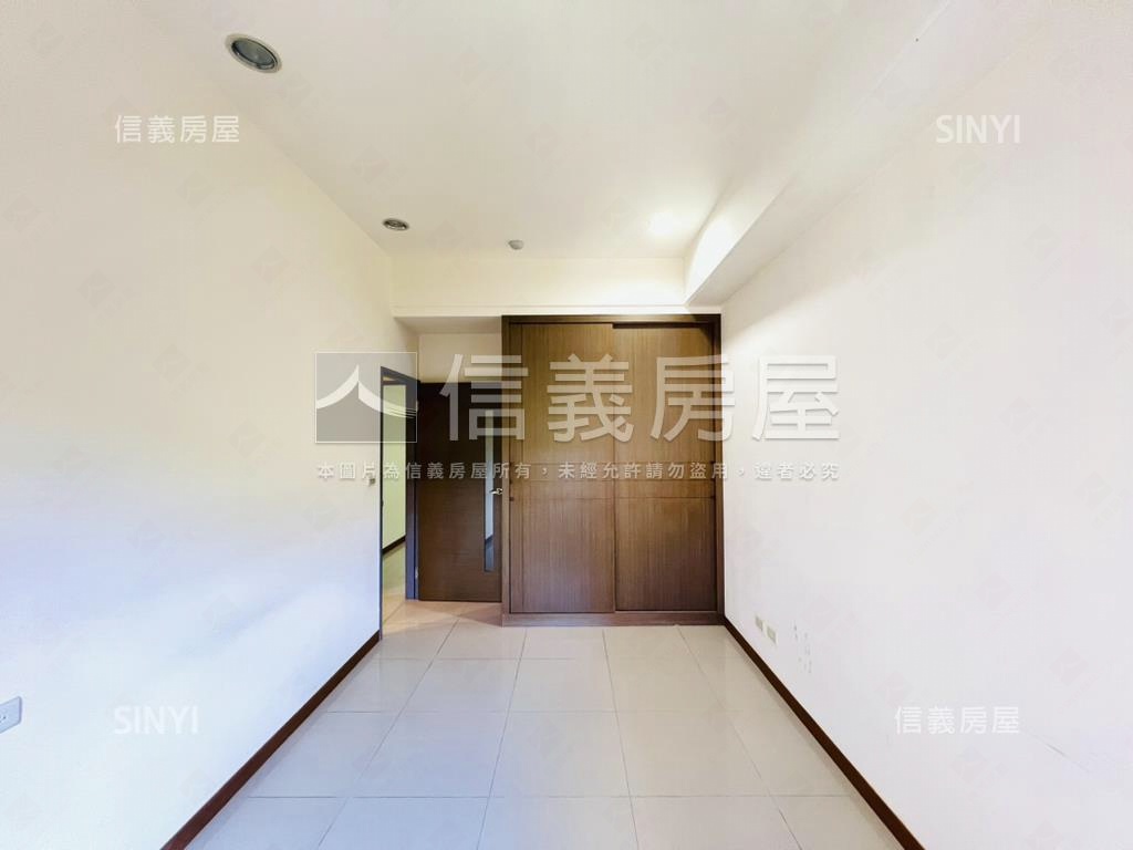 史丹佛面樹海三房車位房屋室內格局與周邊環境