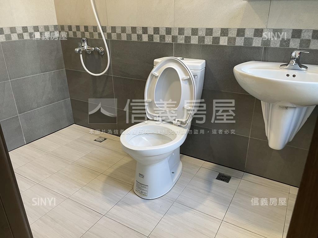中原實踐路整棟收租透店房屋室內格局與周邊環境