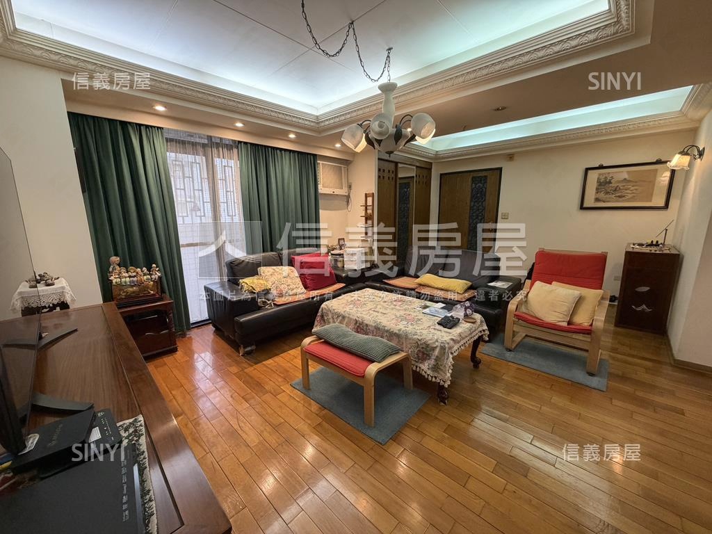 西區大戶朝南高樓三房平車房屋室內格局與周邊環境