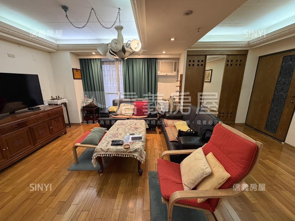 西區大戶朝南高樓三房平車房屋室內格局與周邊環境