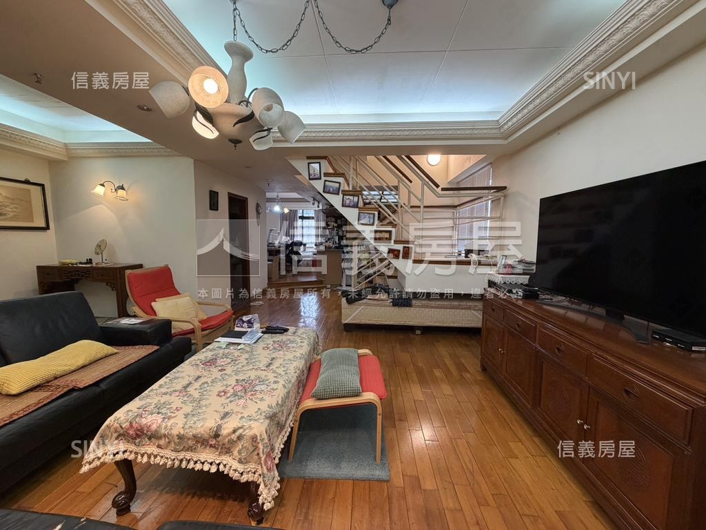 西區大戶朝南高樓三房平車房屋室內格局與周邊環境