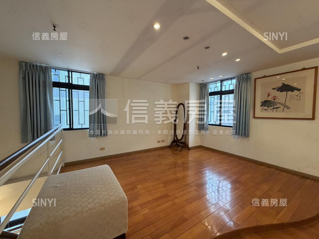 西區大戶朝南高樓三房平車房屋室內格局與周邊環境