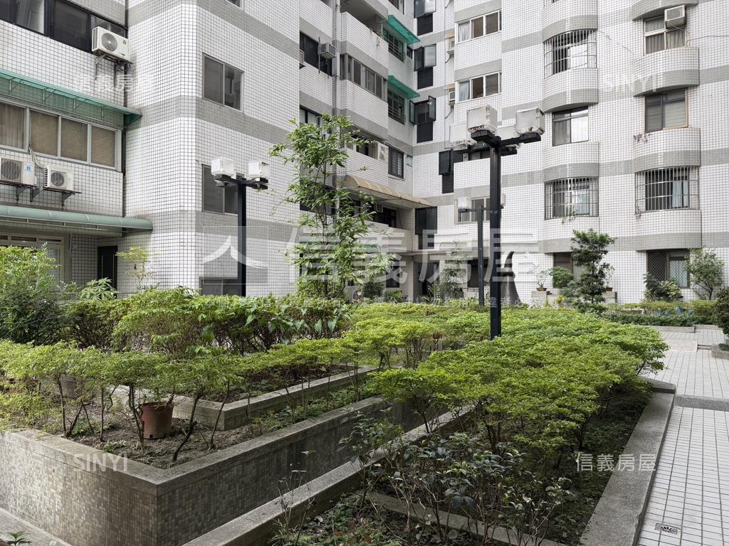 西區大戶朝南高樓三房平車房屋室內格局與周邊環境