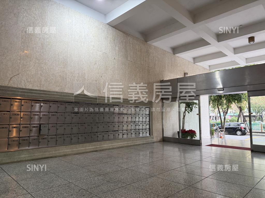 西區大戶朝南高樓三房平車房屋室內格局與周邊環境