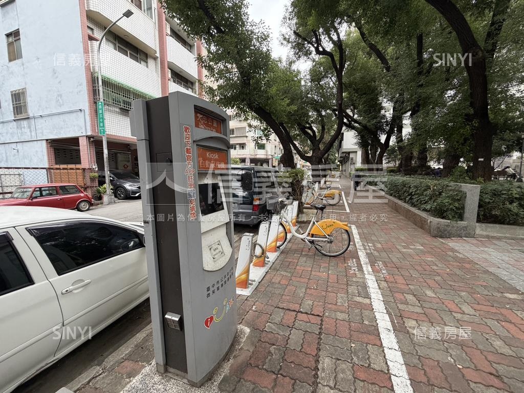 西區大戶朝南高樓三房平車房屋室內格局與周邊環境