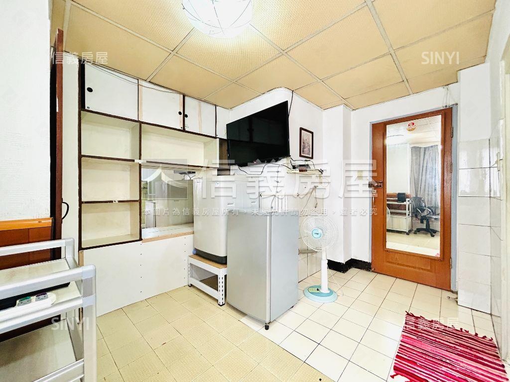 專任錦州街邊間電梯頂加房屋室內格局與周邊環境