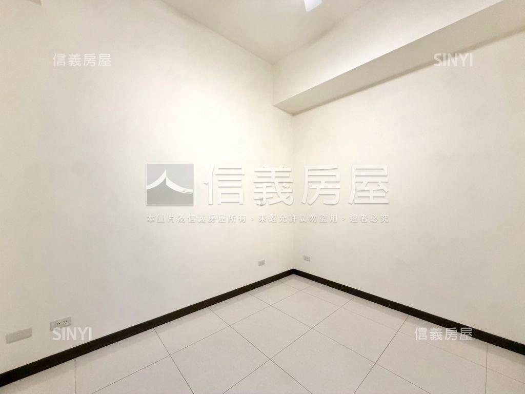 潤隆一樓庭院戶三房平車房屋室內格局與周邊環境