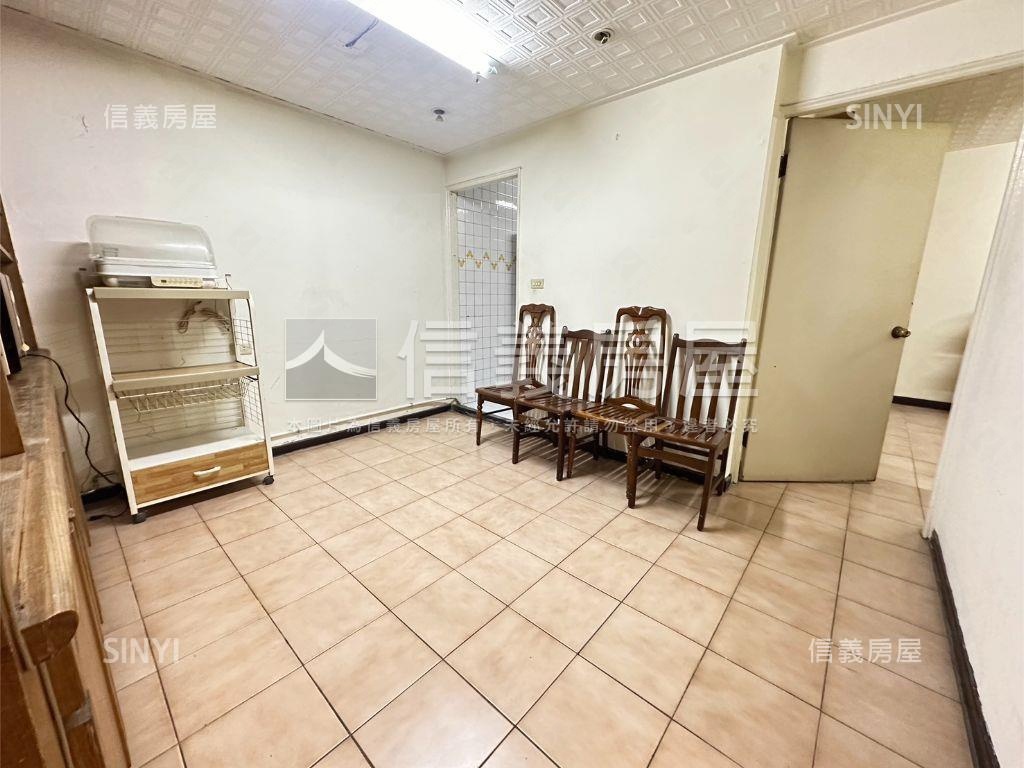 榮星花園旁邊間三樓房屋室內格局與周邊環境