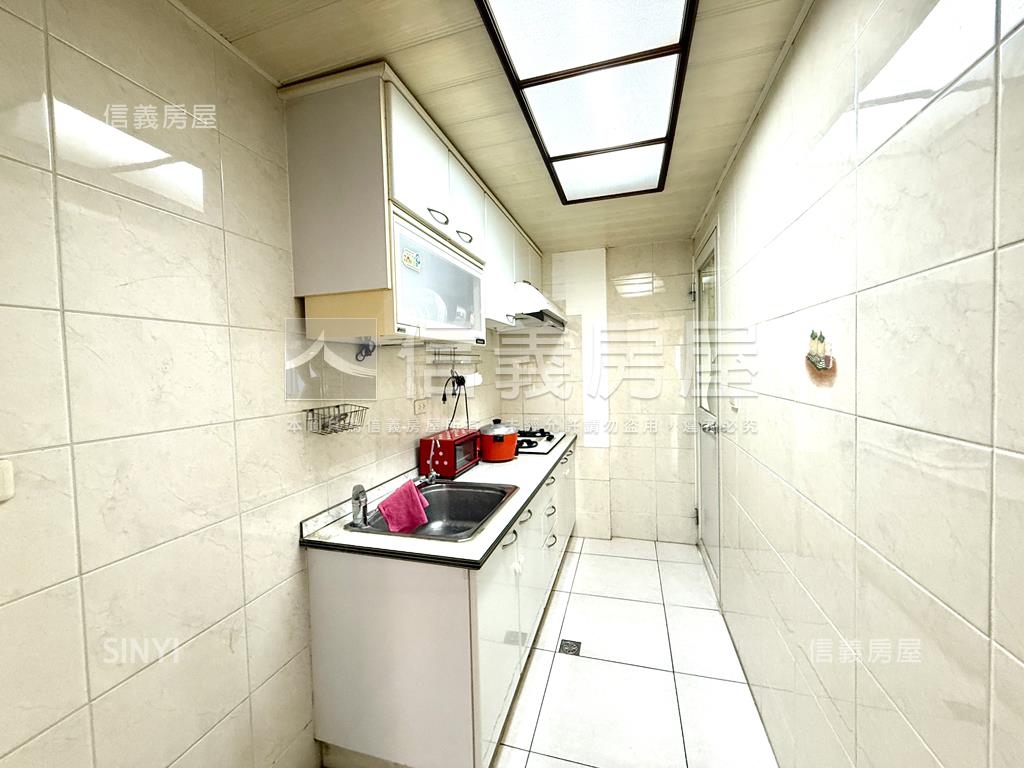 世紀風華三房車位房屋室內格局與周邊環境