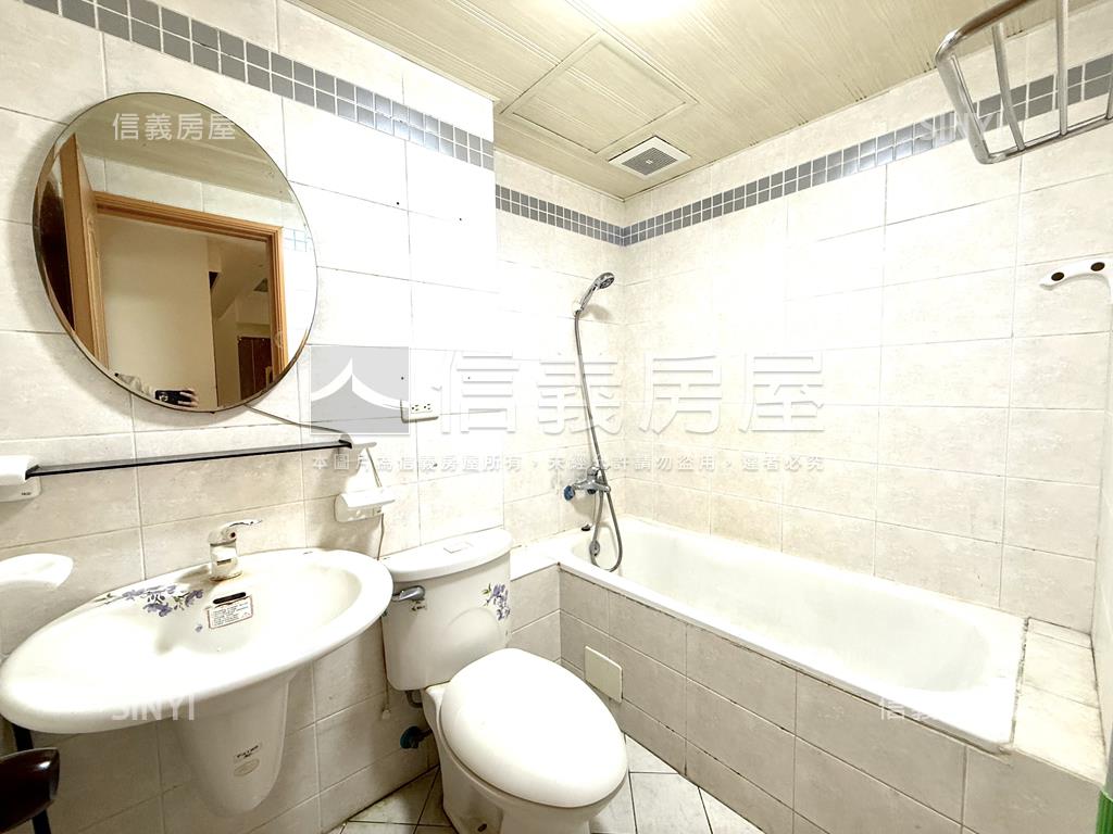 世紀風華三房車位房屋室內格局與周邊環境