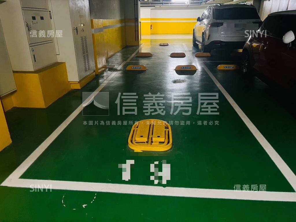 文心漂亮平面大車位房屋室內格局與周邊環境