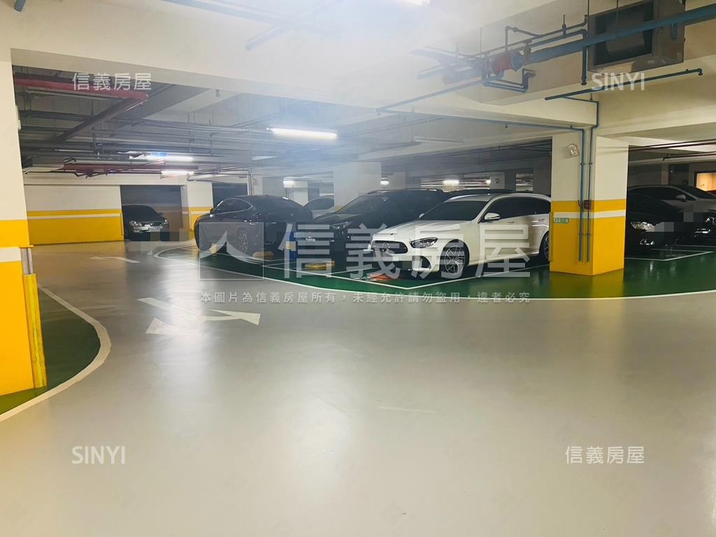 文心漂亮平面大車位房屋室內格局與周邊環境