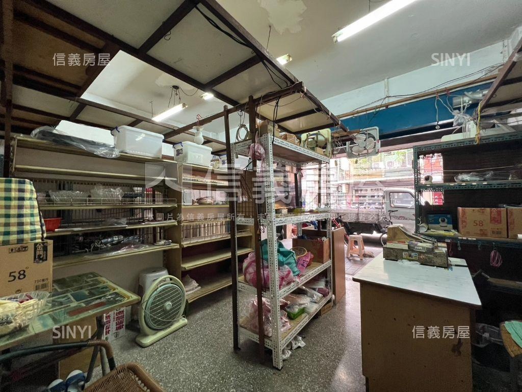 板橋面寬金店面房屋室內格局與周邊環境