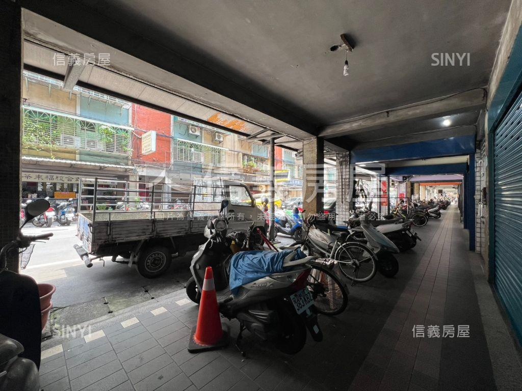 板橋面寬金店面房屋室內格局與周邊環境