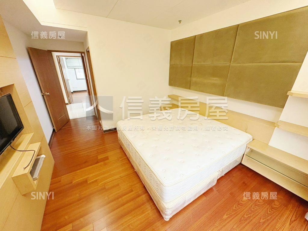 高樓景觀高峰會三房車位房屋室內格局與周邊環境