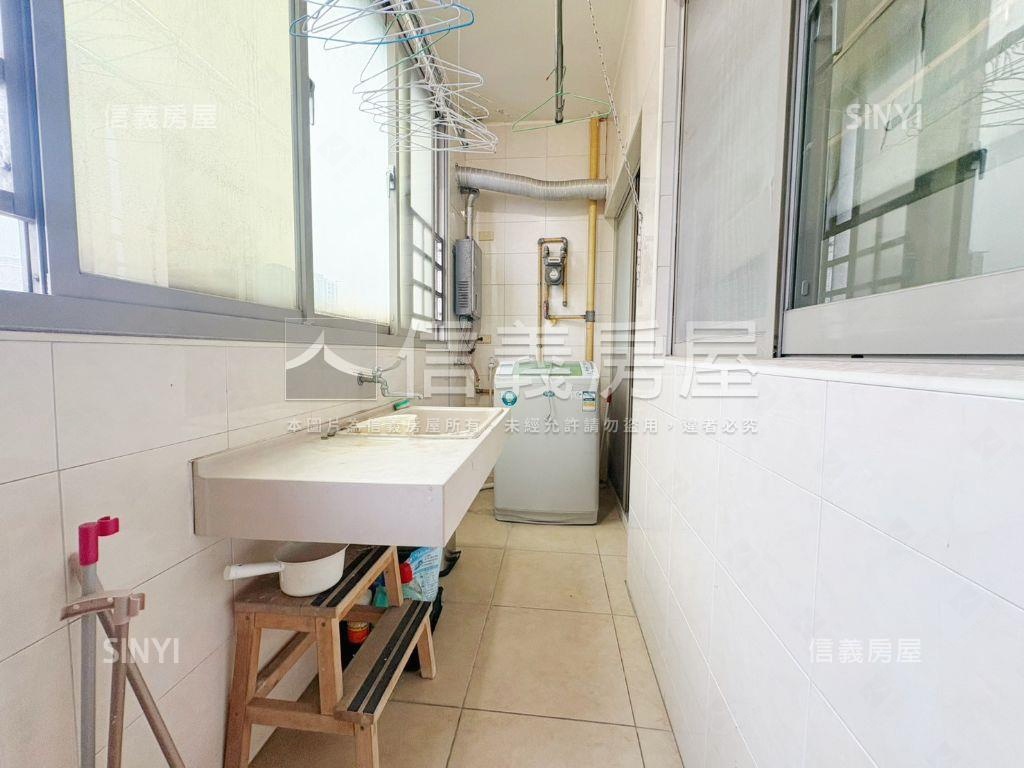 高樓景觀高峰會三房車位房屋室內格局與周邊環境