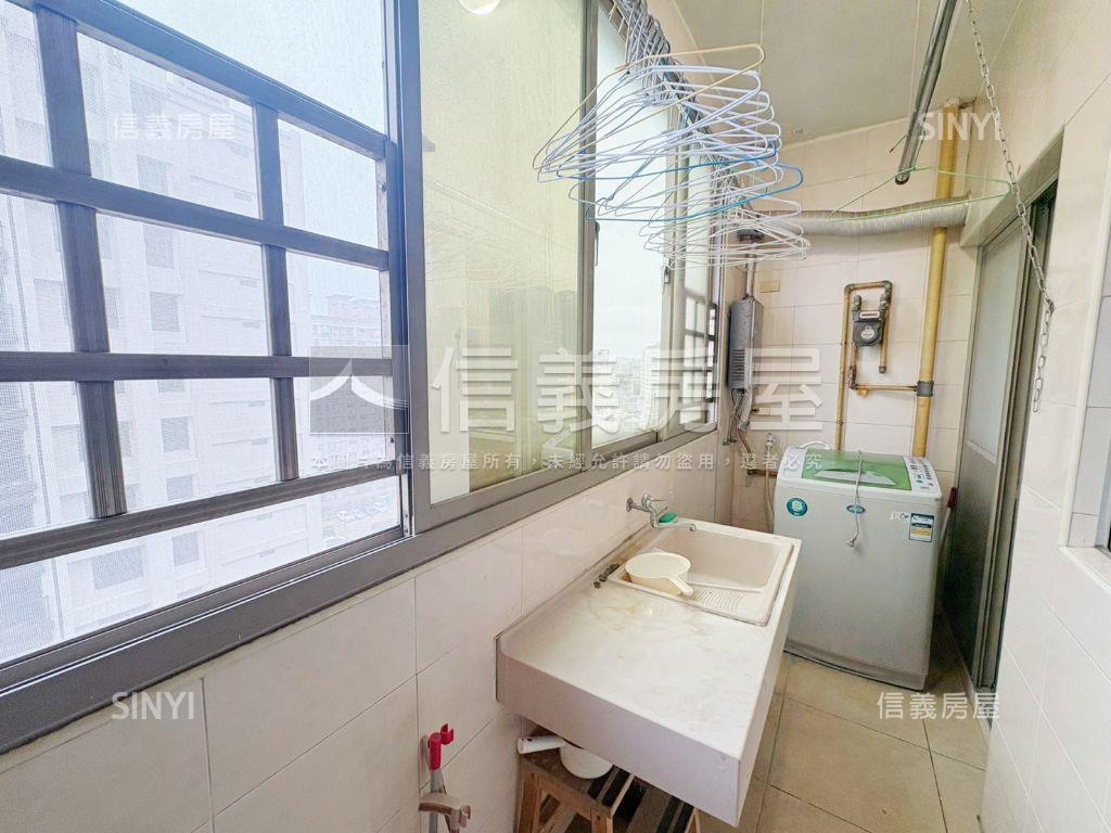 高樓景觀高峰會三房車位房屋室內格局與周邊環境