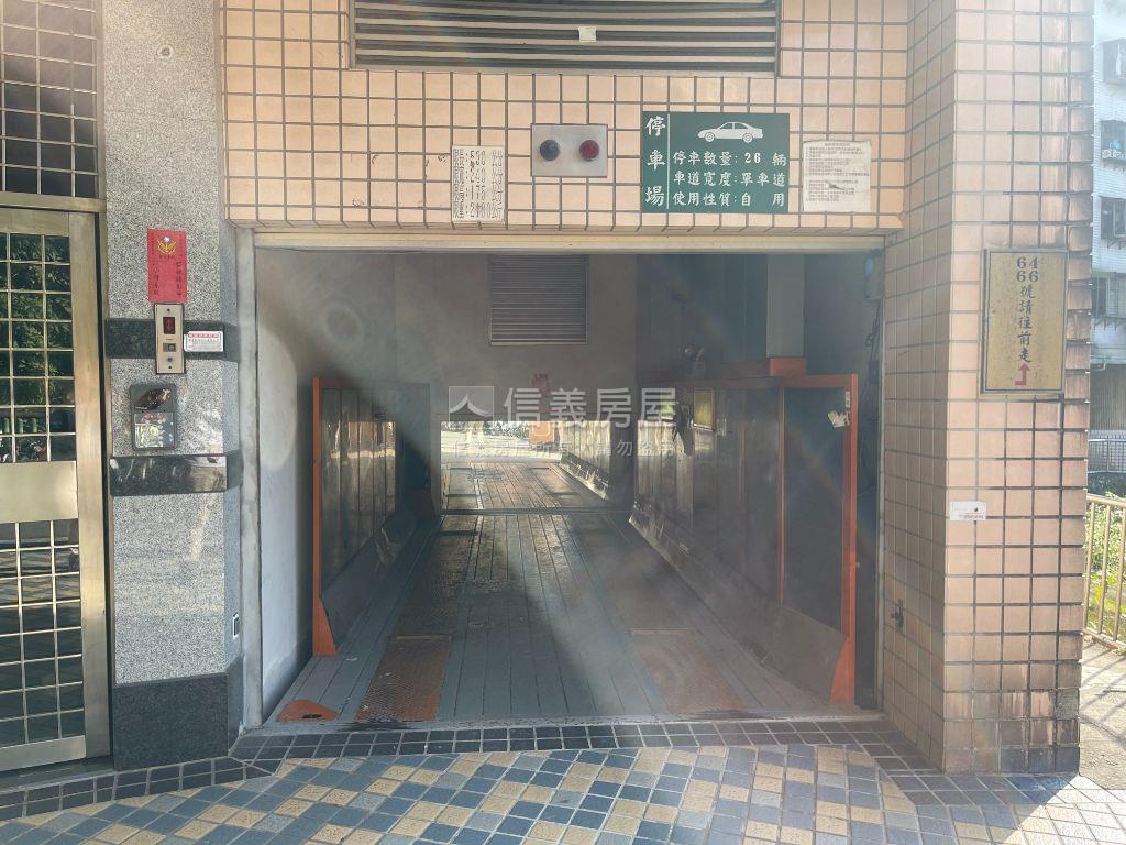 近美麗華面寬八米角間店面房屋室內格局與周邊環境