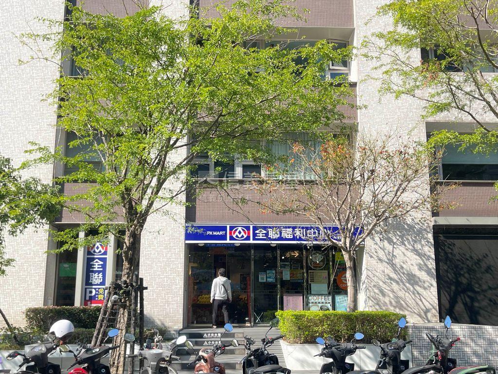 近美麗華面寬八米角間店面房屋室內格局與周邊環境